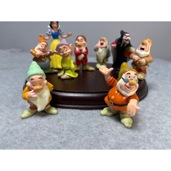 Disney 1993 Snow White & 7 Dwarfs Figurine Set with Evil Queen Rubber Collectibl - Picture 4 of 13